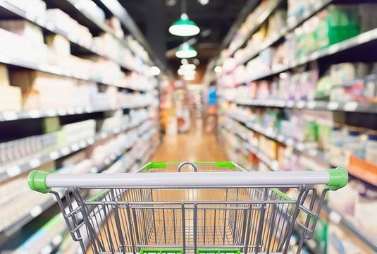 Supermarché : alors que le panier de courses a grimpé de 6,8 % en un an, ce produit a, lui, flambé de 55 %