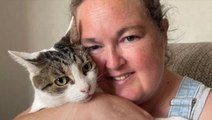 Uykuda kalp krizi geçiren sahibinin üzerine atlayan kedi hayat kurtardı