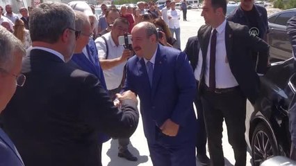 Afyon gündem haberleri: AFYONKARAHİSAR - Bakan Varank: "Bizim yaptıklarımıza onların hayalleri bile yetişemediği için zannediyorlar ki biz var olan fabrikaları açıyoruz"