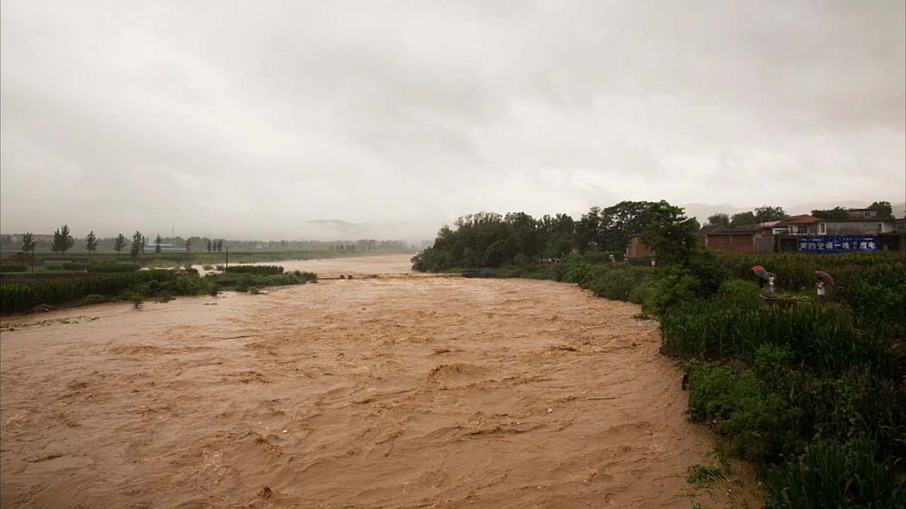 Sturzflut in China reißt 16 Menschen in den Tod
