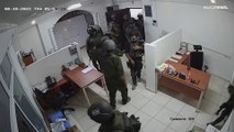 شاهد: الجيش الإسرائيلي يداهم ويغلق سبع مؤسسات أهلية وحقوقية فلسطينية