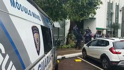 Mulher surta no Núcleo Regional de Educação e é atendida pelo Samu