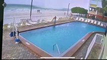 Des vacanciers en Floride ne réagissent pas alors qu'une trombe marine approche de la plage
