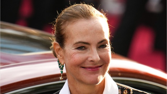 GALA VIDEO - Carole Bouquet : quelle grand-mère est-elle pour ses 4 petits-enfants ?