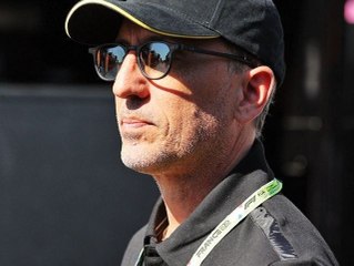 Gad Elmaleh bloqué sur le bord d’une route : ses vacances avec un célèbre humoriste gâchées !