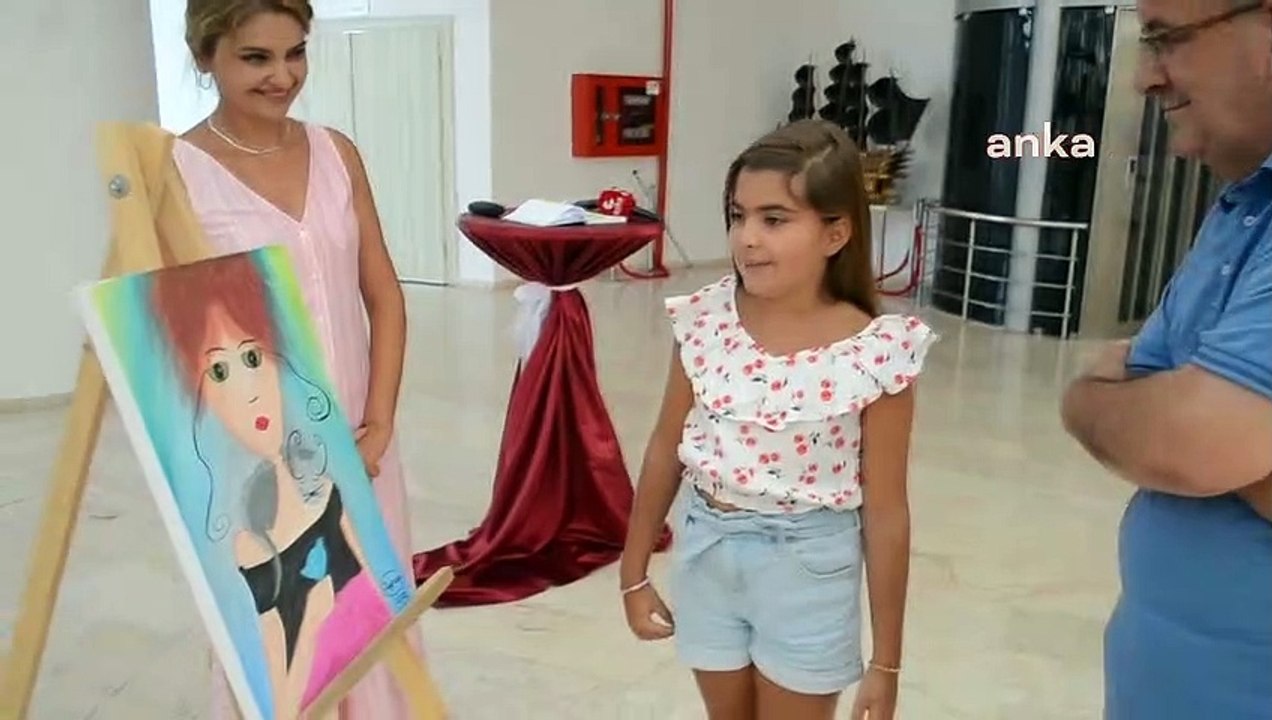 8 yaşındaki Yağmur 'kadına şiddete hayır' temalı resim sergisi açtı