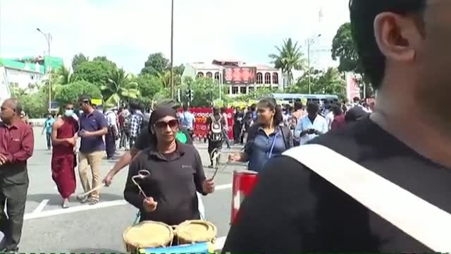 La Policía lanza gases lacrimógenos para dispersar las protestas de estudiantes en Sri Lanka