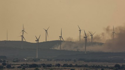 Download Video: Las lluvias sofocan las llamas en casi todo el perímetro de Bejís, pero aún quedan 