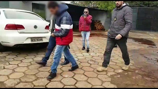 Detido em Camboriú pela DH, suspeito de matar Alana Ferreira é levado à Delegacia de homicídios de Cascavel