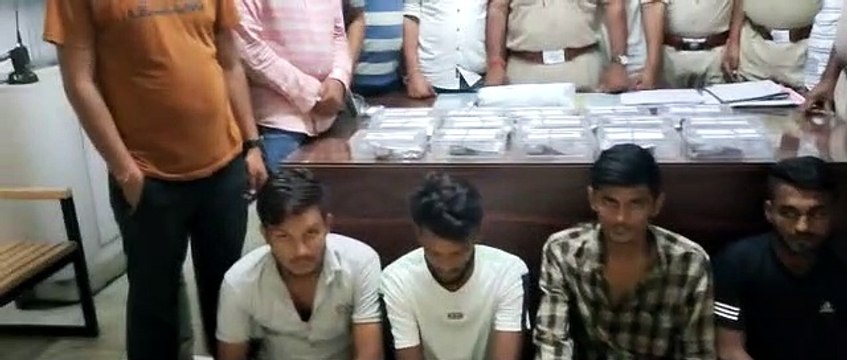 Weapons seized : कार में हथियारों का जखीरा पकड़ा