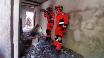 ¡Casa del terror! Bomberos buscan cadáveres en vivienda abandonada