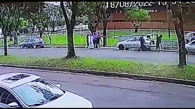 Veja momento exato em que idoso é baleado durante tentativa de assalto