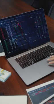 Cryptocurrency market trading how you earn money 2022