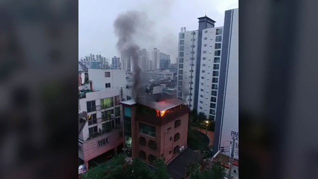 서울 홍익동 주택 옥상에서 불...다친 사람 없어 / YTN