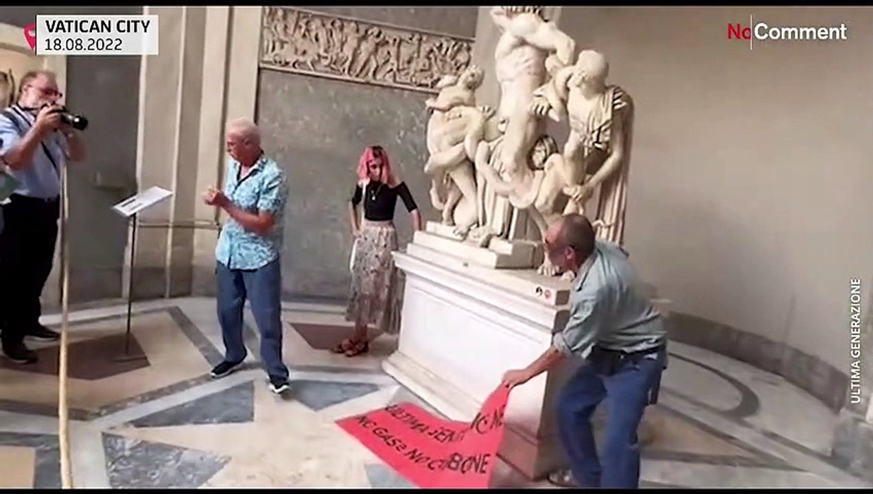 Kleben bleiben: Ultima Generazione protestiert im Vatikan