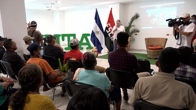 Imparten a productores técnicas para el bienestar y sanidad de las aves de patio