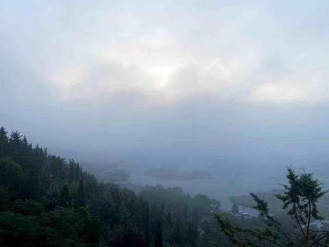 İstanbul'da sis etkili oldu: Haliç Köprüsü sisten kayboldu