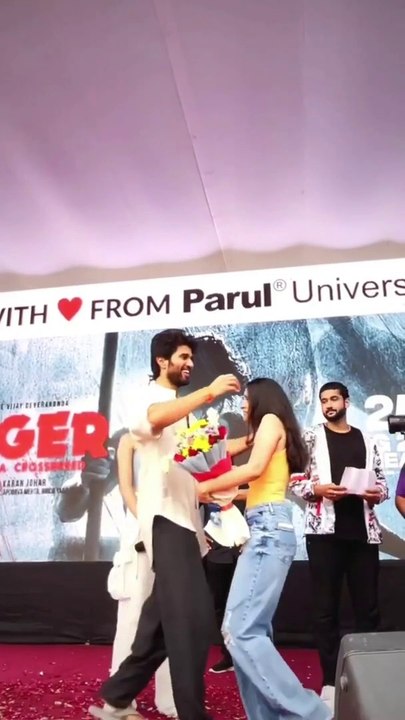 MUST Watch - Vijay Devarakonda Fan Girl Moment  - Liger Promotions - Parul University - Liger Fandom