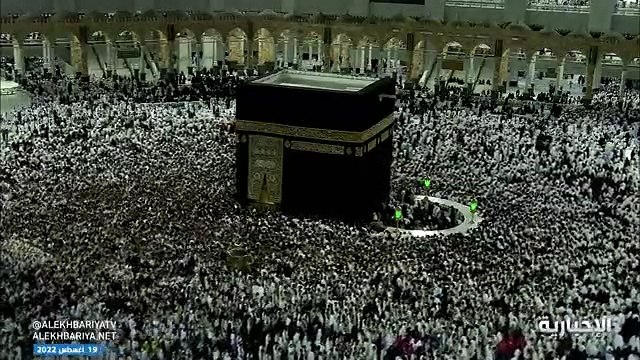 وسط أجواء روحانية.. مقطع يوثق امتلاء صحن الكعبة بالمعتمرين والطائفين