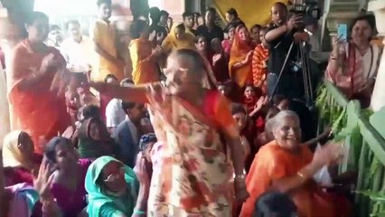 75 साल की दादी ने अपने डांस से किया अच्छे-अच्छे को फेल