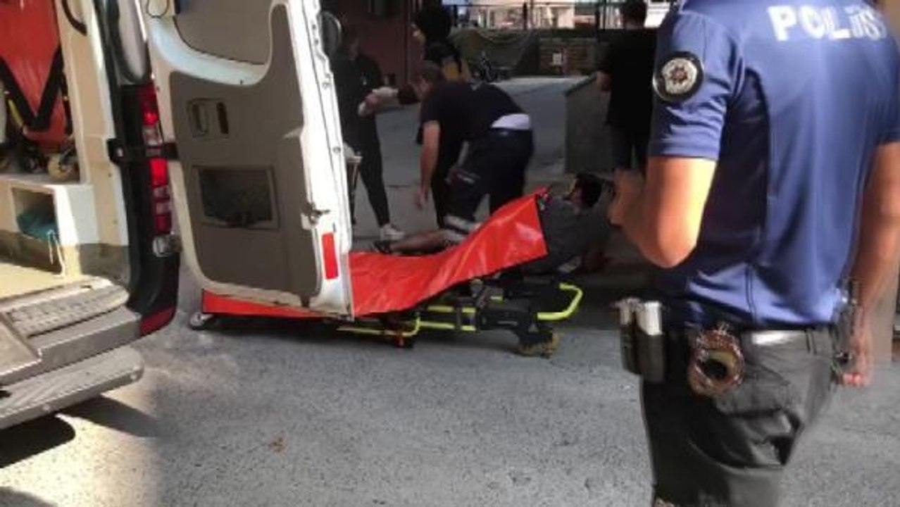 Bakırköy Adliyesi karşısındaki noter önünde bıç...