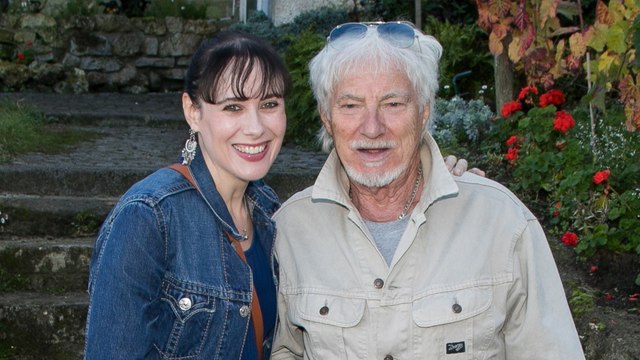 GALA VIDÉO - Hugues Aufray comblé au côté de sa compagne Muriel : quand l'a-t-il rencontrée ?