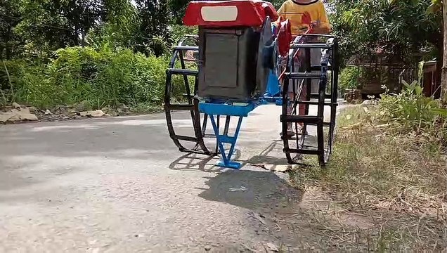 cara membuat traktor kardus dan bambu,IDE KREATIF BARANG BEKAS