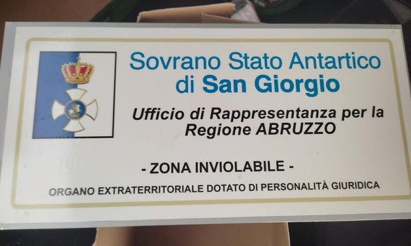 La grande truffa dello Stato Teocratico Antartico di San Giorgio : a capo ex generale Gdf diventato principe (19.08.22)
