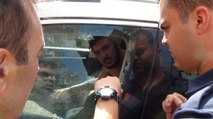 İstanbul’da otomobilde kilitli kaldı: Hava almakta zorlanırken sigara içti
