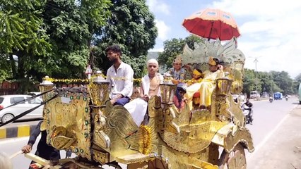 Procession: गाजे-बाजे संग निकली कन्हैया की शोभायात्रा