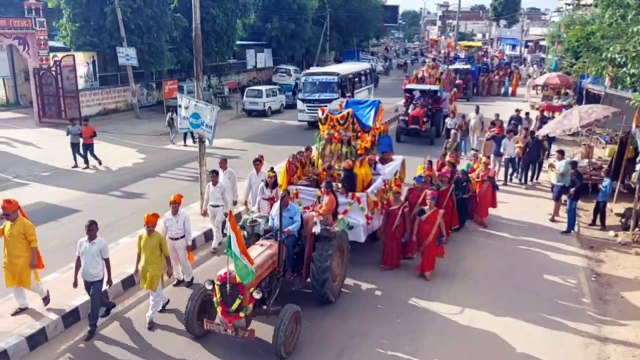 श्रीकृष्ण जन्माष्टमी की धूम, सजीव झांकियों के साथ शोभायात्रा निकाली