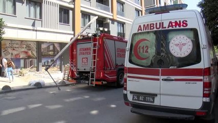 İSTANBUL-BAHÇELİEVLER'DE MERDİVEN TADİLAT SIRASINDA ÇÖKTÜ: 1 YARALI