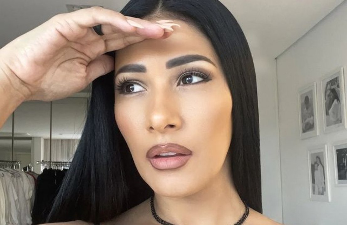 Simaria faz mistério em meio a rumores de affair com astro de novelas mexicanas