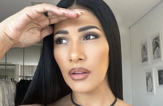 Simaria faz mistério em meio a rumores de affair com astro de novelas mexicanas