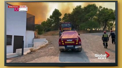 Descargar video: Spain wildfires: Firefighters struggle as wind reignites Valencia wildfire in Bejis