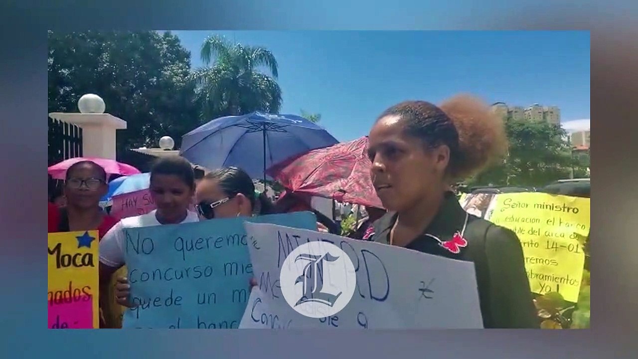 Maestros que aprobaron concurso reclaman nombramientos frente a Educación