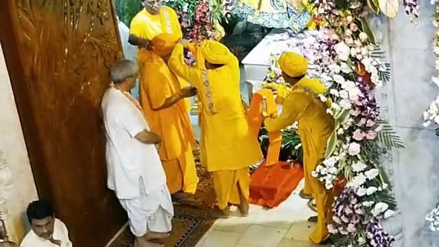 मथुरा से लाइव रिपोट...ब्रज में जन्मे कृष्ण-कन्हाई, हर गूंजी बधाई