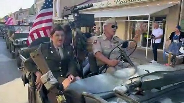 Libération de La Couronne-Carro : un défilé de véhicules militaires américains