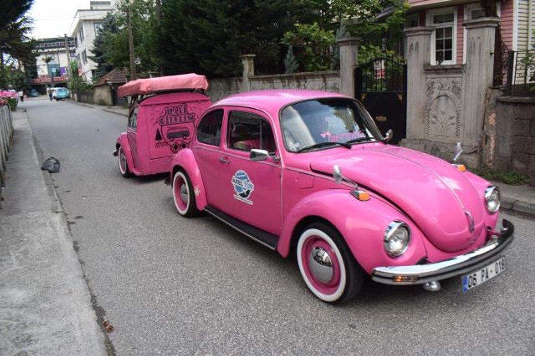 Kastamonu gündem haberi... Klasik araç tutkusu ve kampçılık hayalini "Pembe Aşk"ta buluşturdu