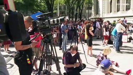 Unterstützung für Salman Rushdie: „In jeder Stunde an Dich gedacht“