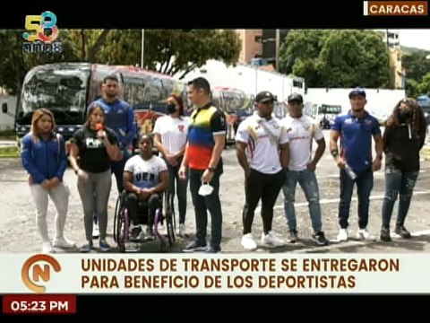 Gobierno Nacional entrega 4 nuevas unidades de transporte para beneficiar a los atletas