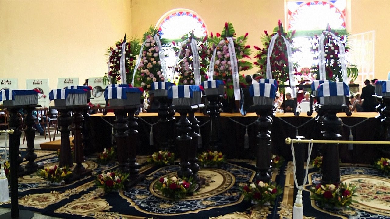 Dolor sin consuelo en funeral de cubanos muertos por incendio de Matanzas