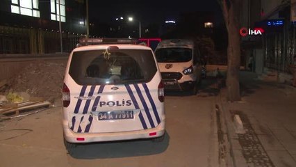 Küçükçekmece'de emlakçının aracına kurşun yağdırdılar