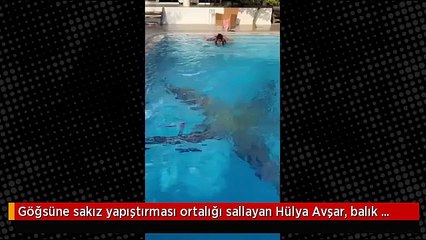 Göğsüne sakız yapıştırması ortalığı sallayan Hülya Avşar, balık gibi yüzdüğü anları paylaştı