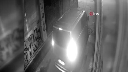 Son dakika 3. sayfa: Karaköy'de soygun girişimi kamerada