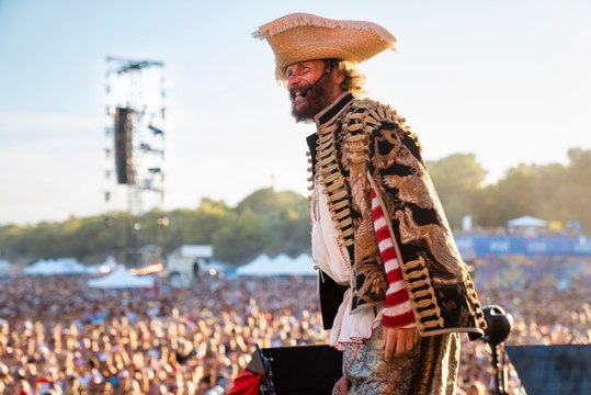 Jova Beach Party a Viareggio, il video con tutte le istruzioni