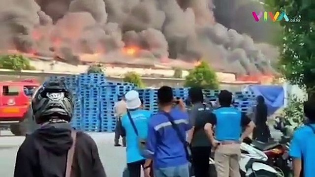 Kebakaran Pabrik di Bogor, Api Membumbung Tinggi