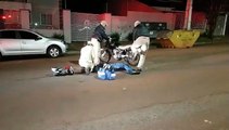 Homem fica ferido ao sofrer queda de motocicleta e é atendido pelo Siate, no Bairro Cancelli