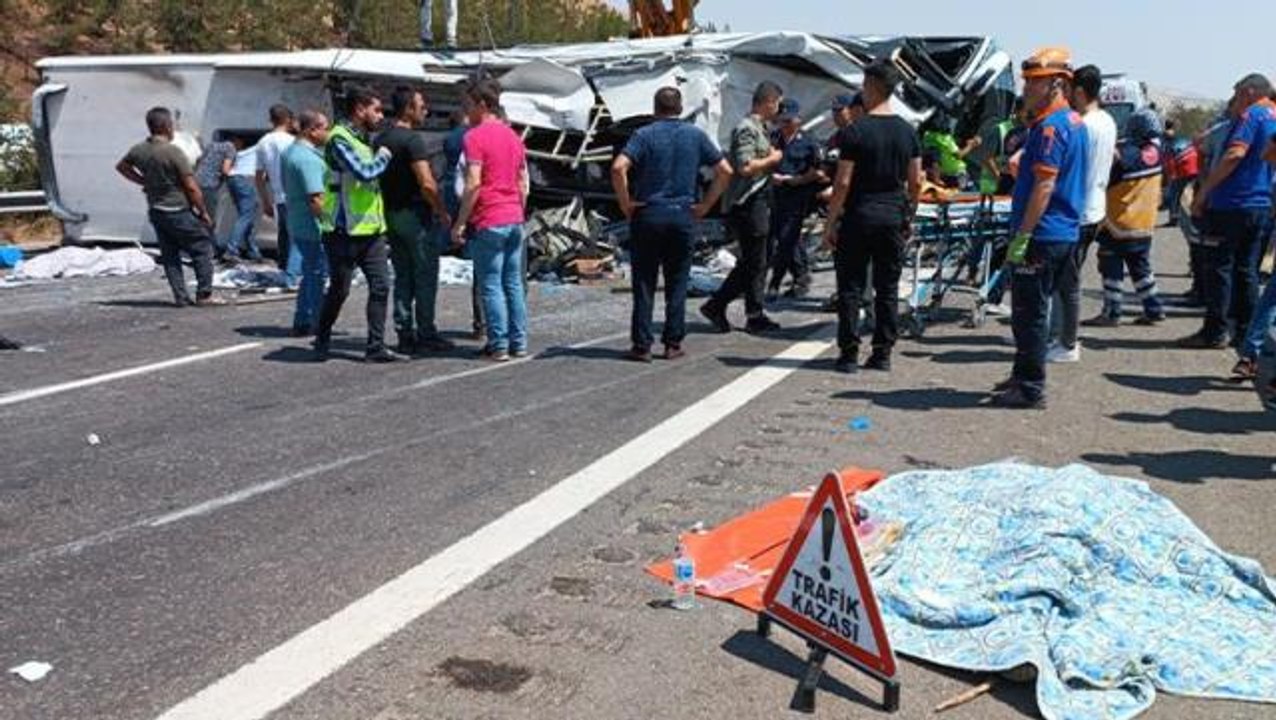 Gaziantep'te 15 kişinin can verdiği kazayla ilgili kahreden detay! Yaralılara yardım etmek için durmuşlar