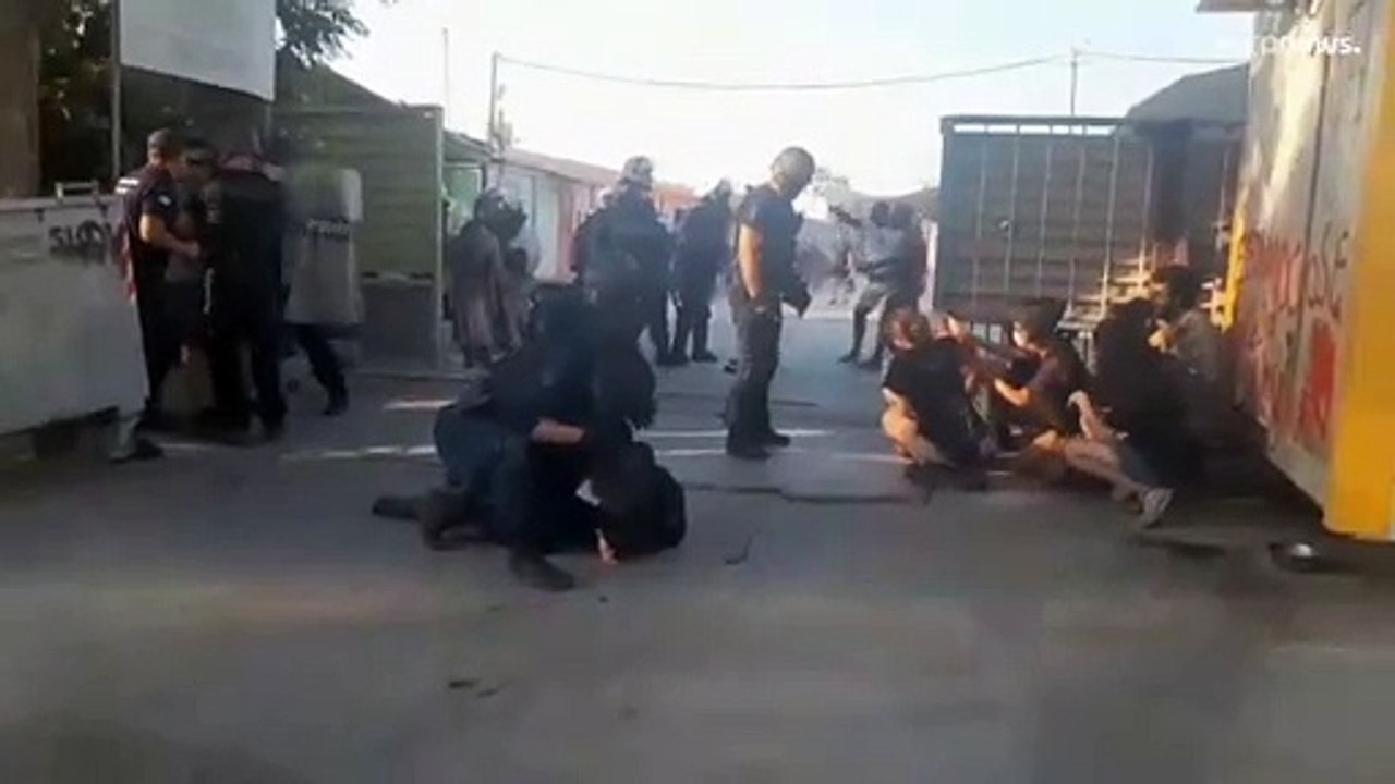 Греция: столкновения мигрантов с полицией